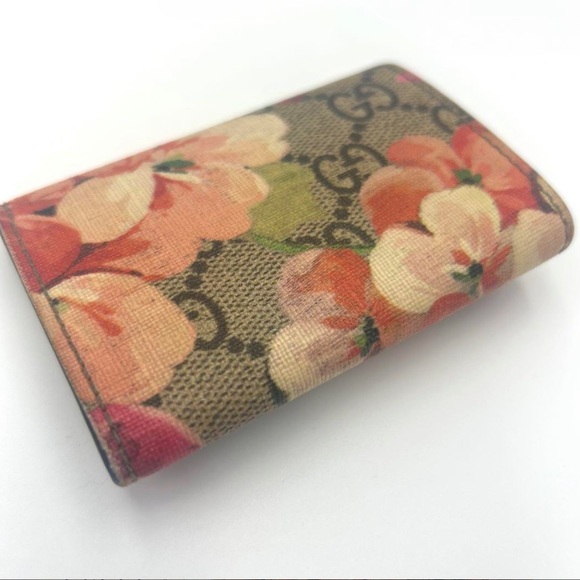 Gucci Floral KeyCase - Picture 11 of 14